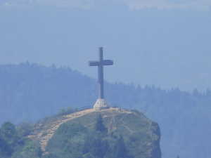 La croix du Nivolet, depuis le sommet de Margériaz.