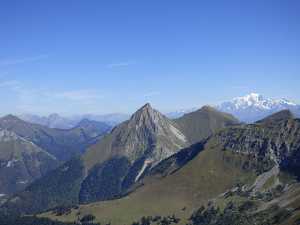 Le Pécloz, Arménaz et pointe des Arces sur fond de Mont Blanc.